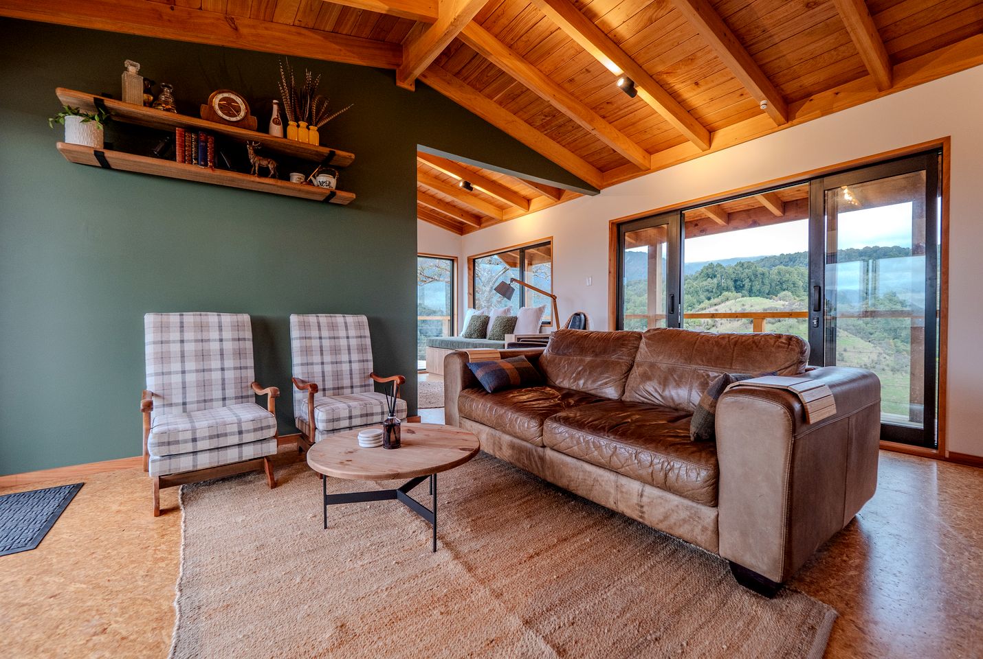 Serene Off-Grid Lodge with Breathtaking Views in Rangiwahia, North Island