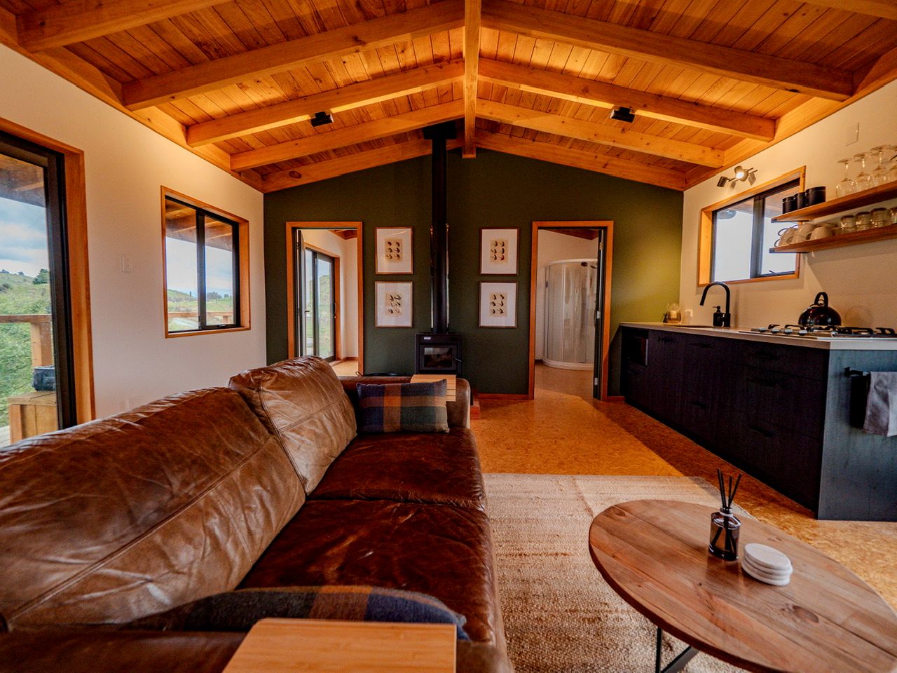 Serene Off-Grid Lodge with Breathtaking Views in Rangiwahia, North Island