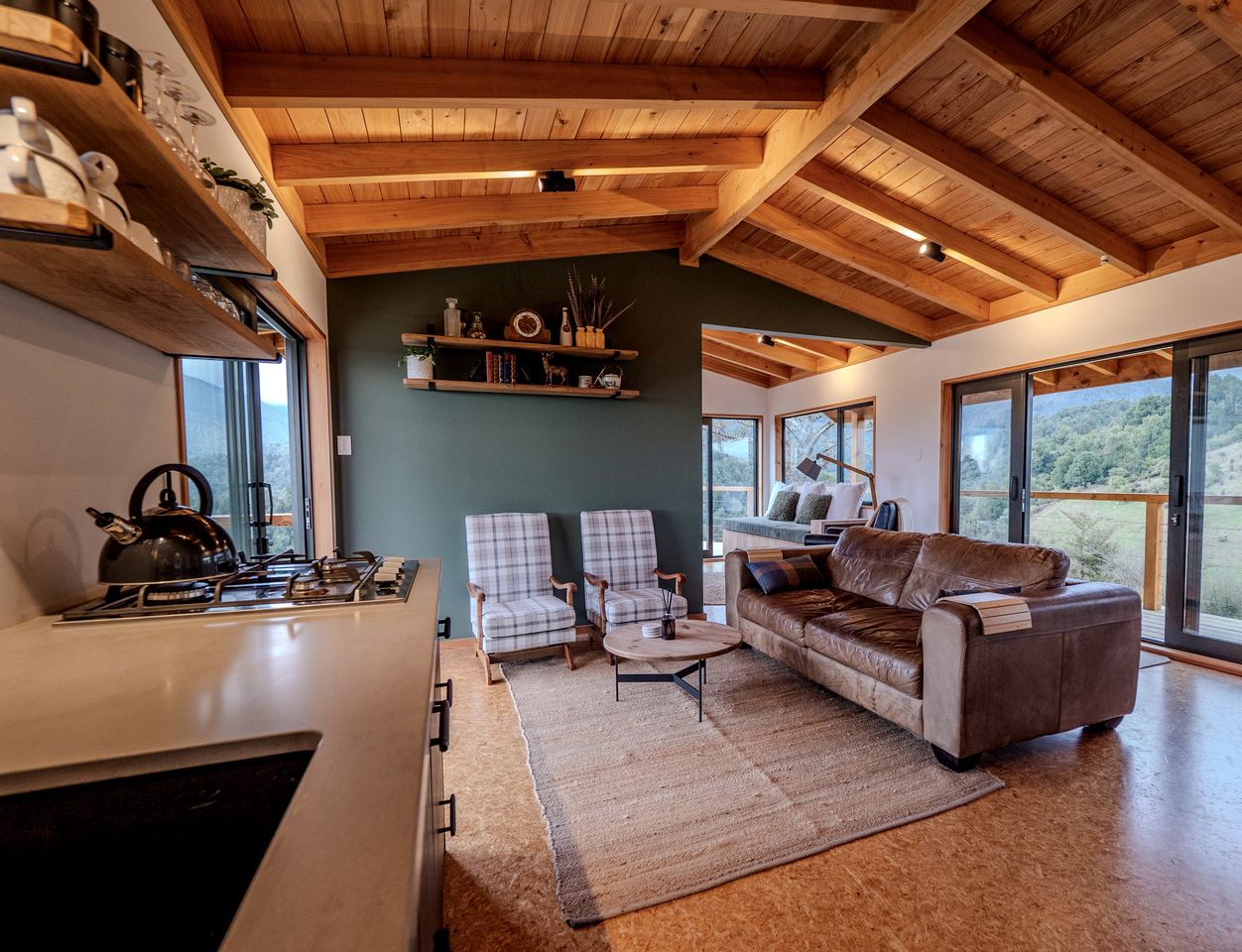 Serene Off-Grid Lodge with Breathtaking Views in Rangiwahia, North Island