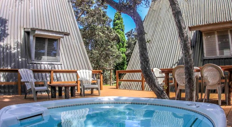 Amazing A-Frame Cottage with Hot Tub Access in Volcano, Hawaii