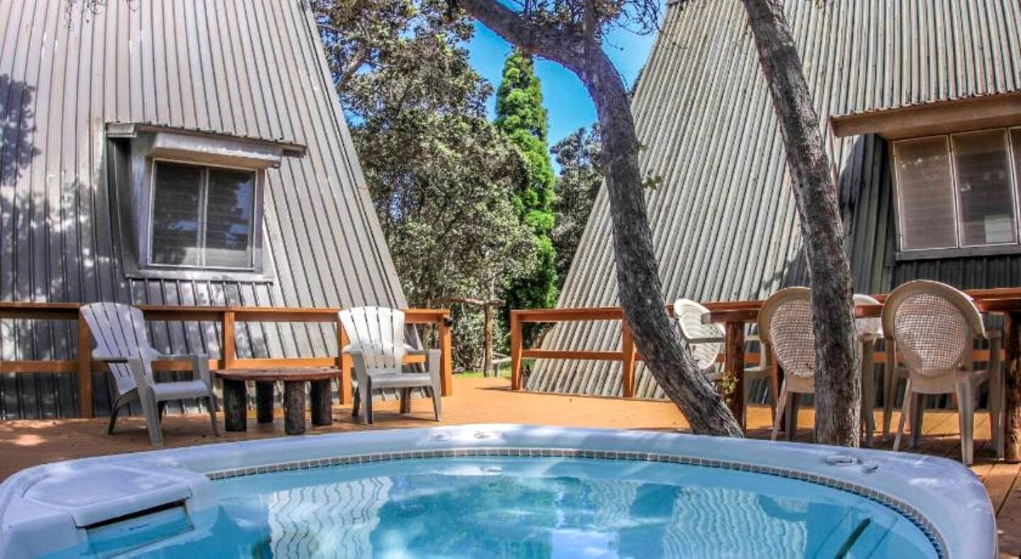Amazing A-Frame Cottage with Hot Tub Access in Volcano, Hawaii