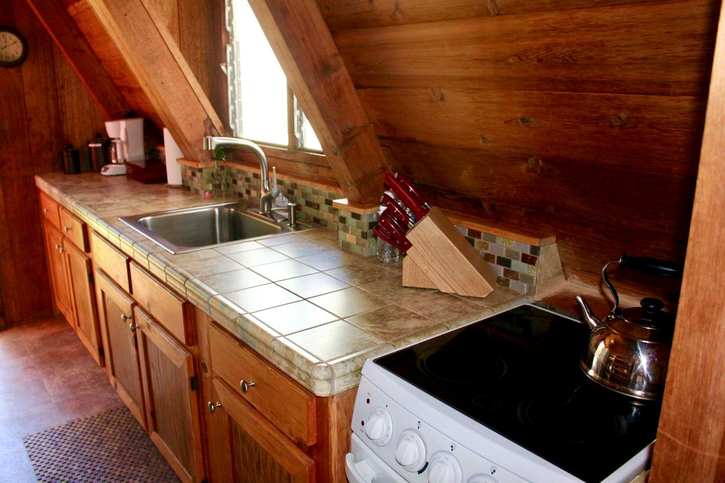 Cozy Romantic A-Frame Cabin in Volcano, Hawaii