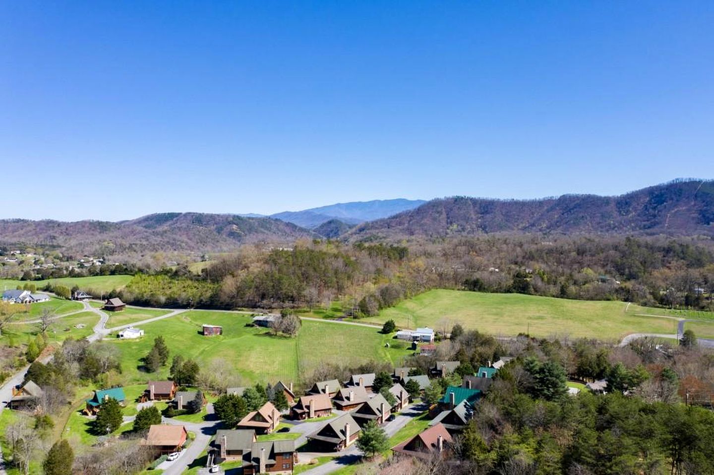 Charming Log Cabin Perfect for Families in Sevierville, Tennessee