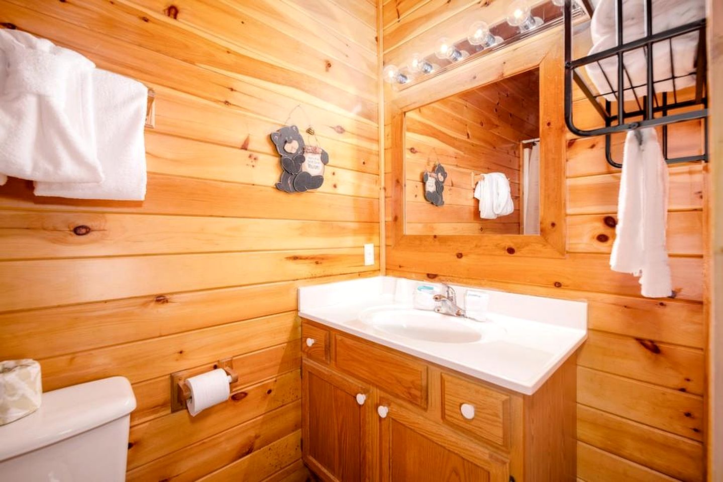 Charming Log Cabin Perfect for Families in Sevierville, Tennessee