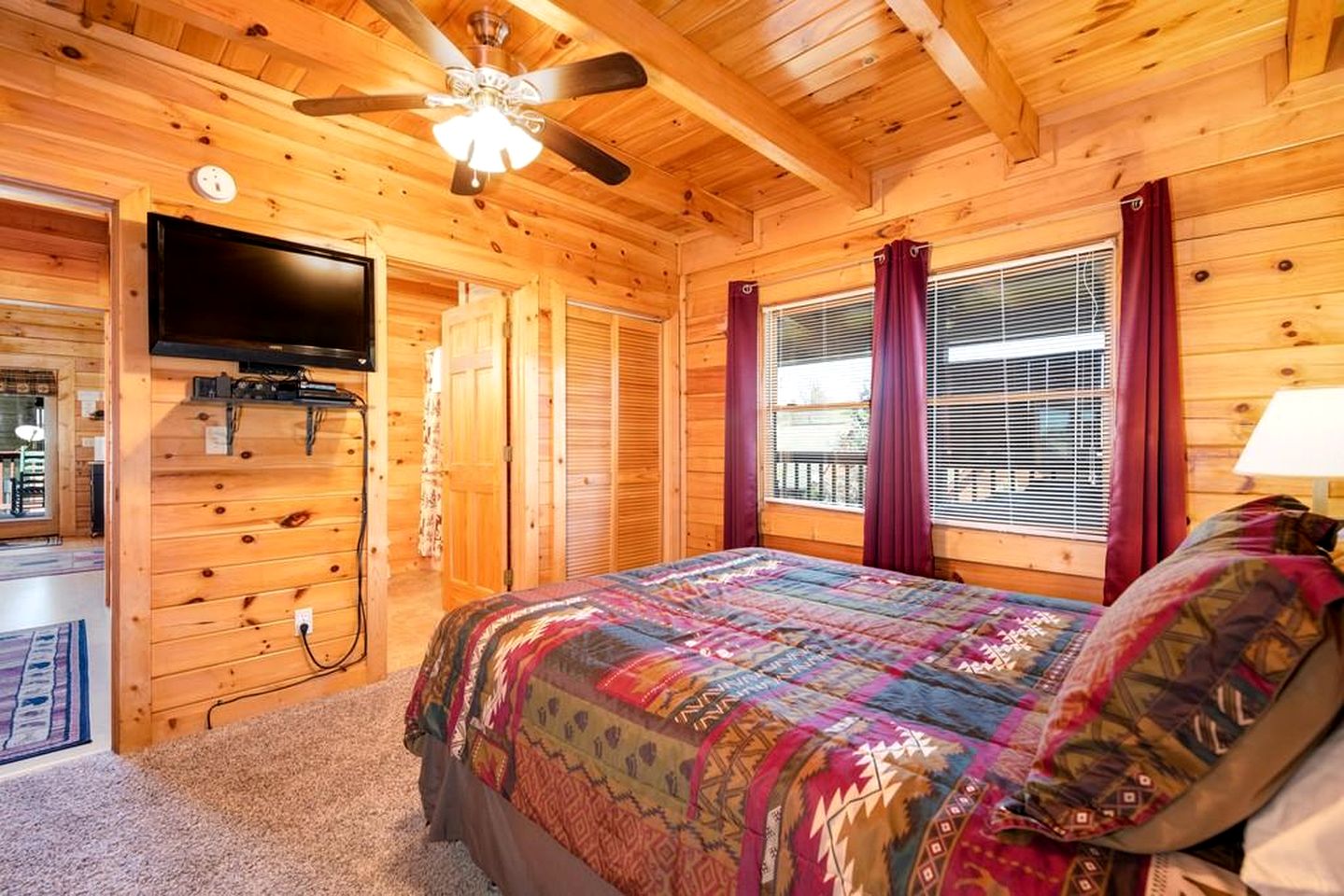 Charming Log Cabin Perfect for Families in Sevierville, Tennessee