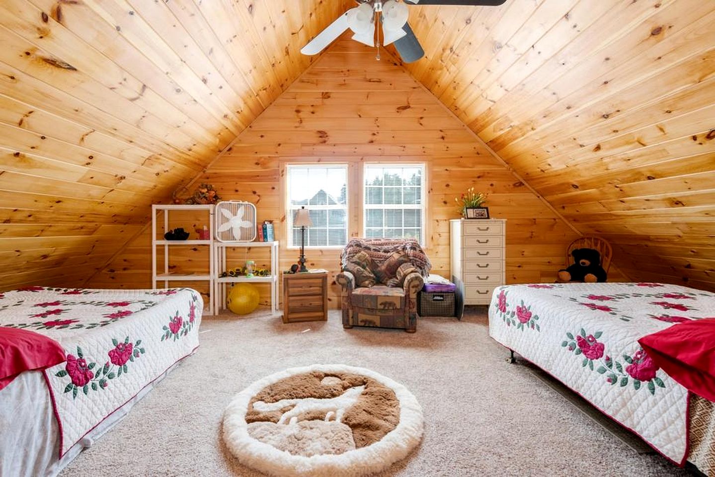 Charming Log Cabin Perfect for Families in Sevierville, Tennessee