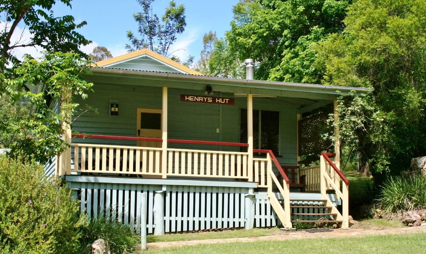 Rustic Cabin in the Scenic Rim Region of Queensland, with Easy Access to Mt. Barney National Park