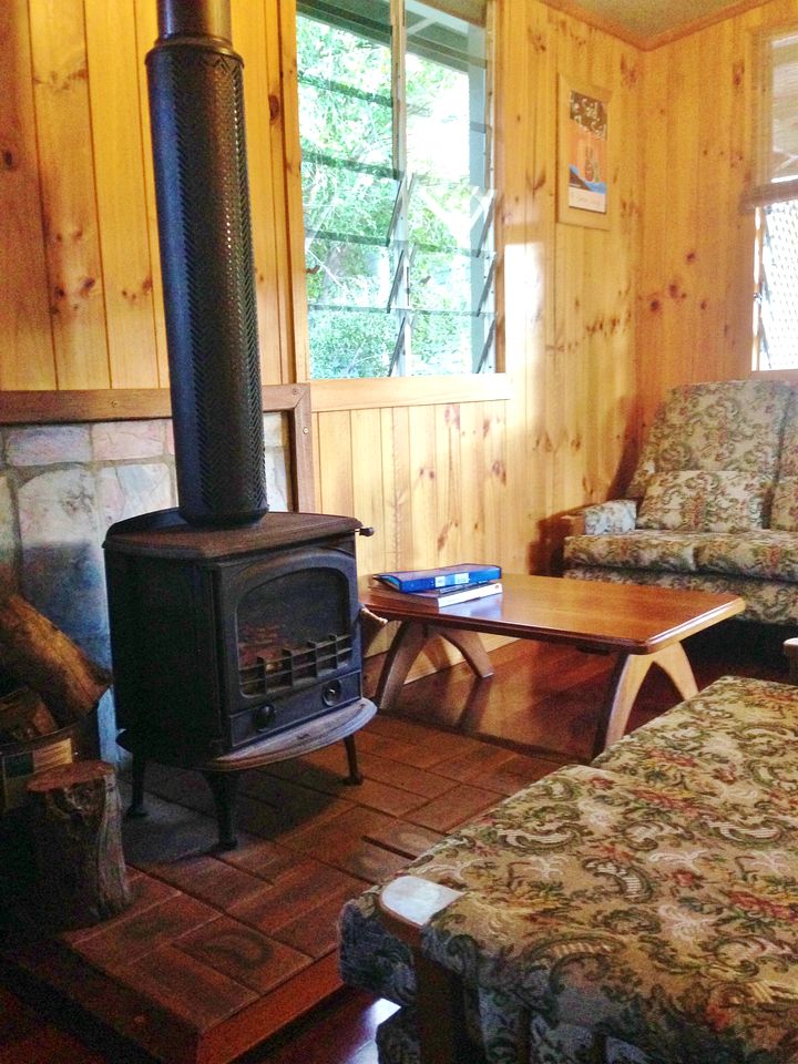 Rustic Cabin in the Scenic Rim Region of Queensland, with Easy Access to Mt. Barney National Park