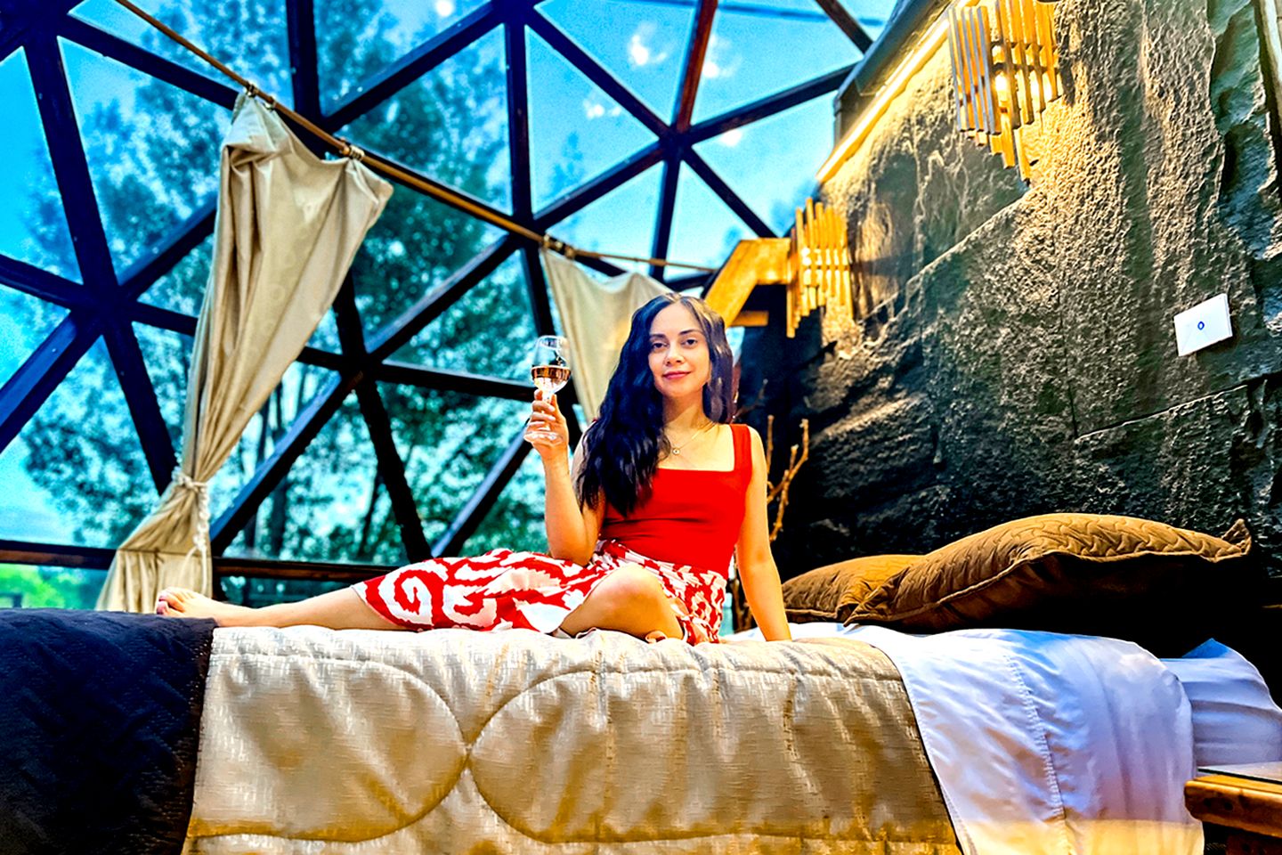 Enchanting Glamping Dome with Jacuzzi & Stargazing Views in Carchi, Ecuador