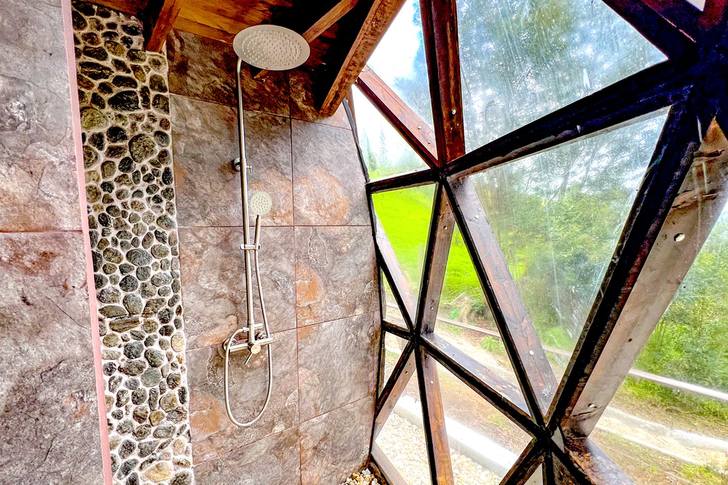 Enchanting Glamping Dome with Jacuzzi & Stargazing Views in Carchi, Ecuador