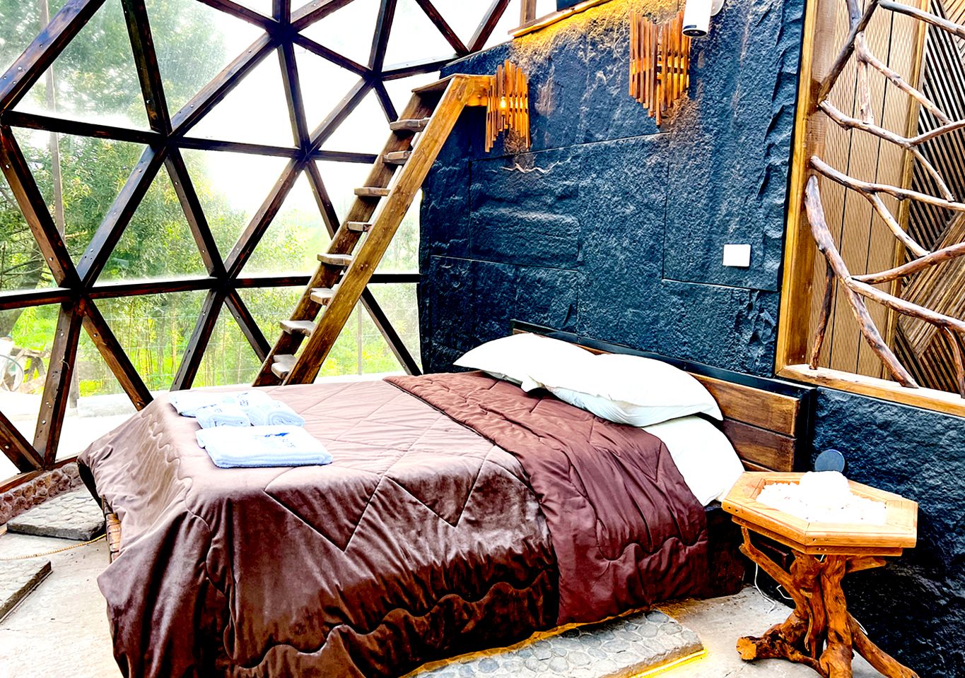 Enchanting Glamping Dome with Jacuzzi & Stargazing Views in Carchi, Ecuador