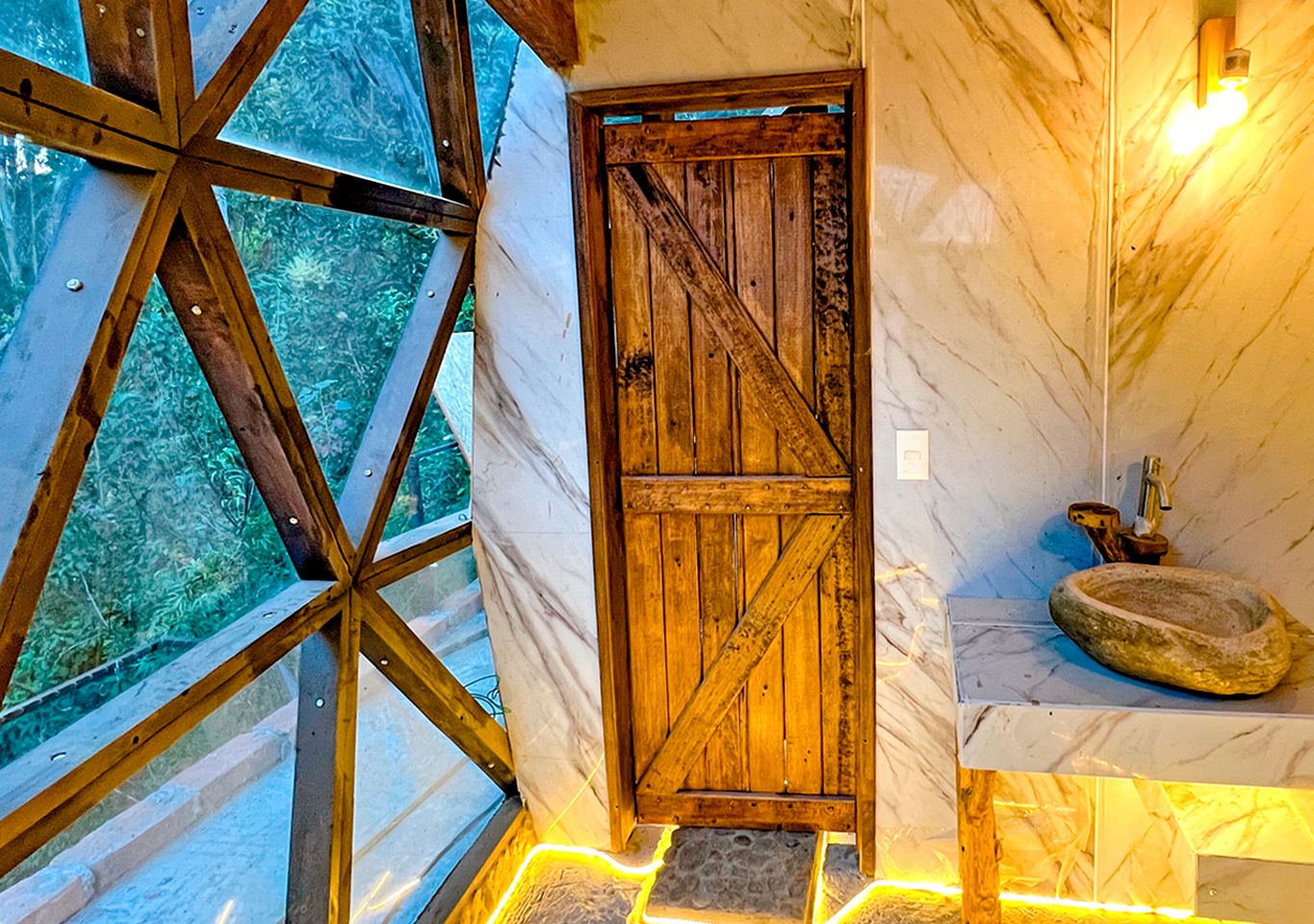 Enchanting Glamping Dome with Jacuzzi & Stargazing Views in Carchi, Ecuador