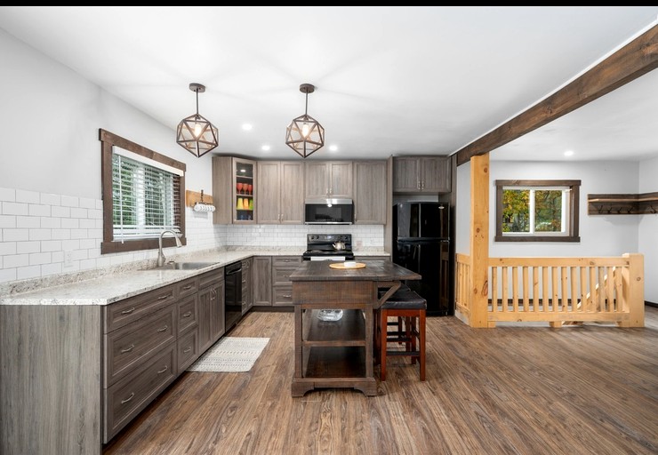 Cottages (Canada, Combermere, Ontario)