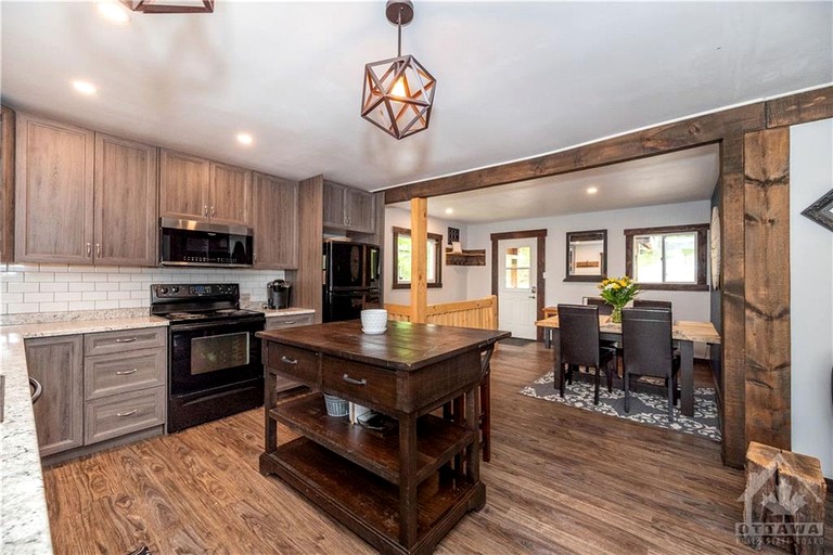 Cottages (Canada, Combermere, Ontario)