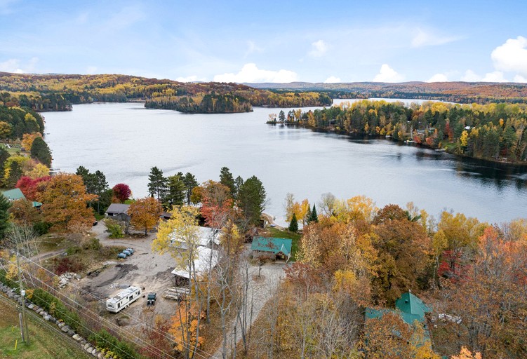 Cottages (Canada, Combermere, Ontario)
