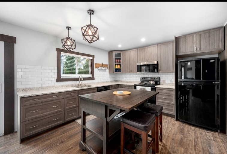 Cottages (Canada, Combermere, Ontario)