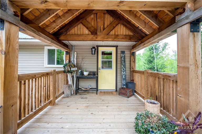 Cottages (Canada, Combermere, Ontario)