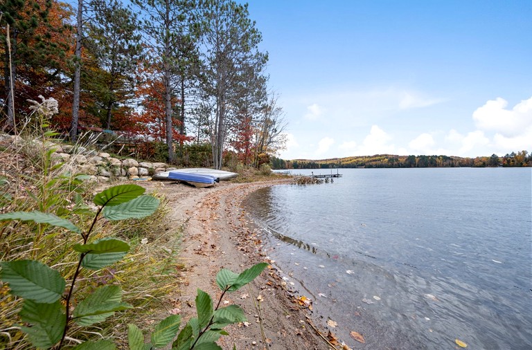 Cottages (Canada, Combermere, Ontario)