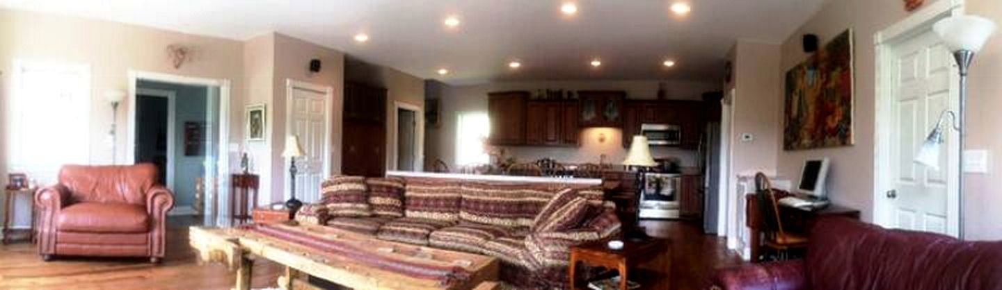 King Suite for a Cozy Romantic Getaway Overlooking the New River in Independence, Virginia