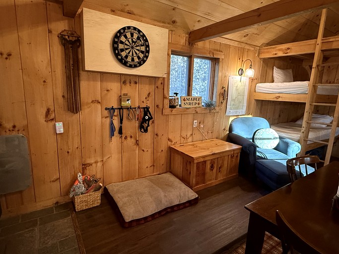 Cabins (United States of America, Sunderland, Vermont)