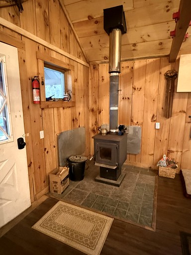 Cabins (United States of America, Sunderland, Vermont)