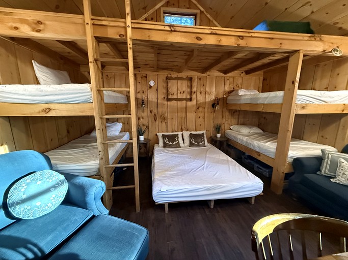Cabins (United States of America, Sunderland, Vermont)