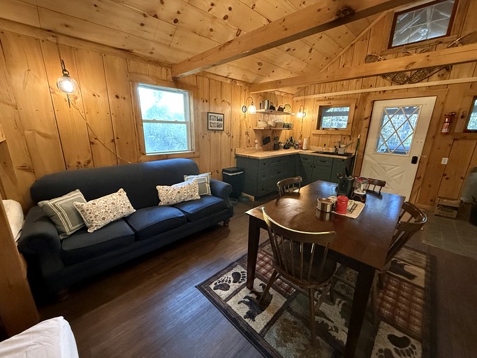 Cabins (United States of America, Sunderland, Vermont)
