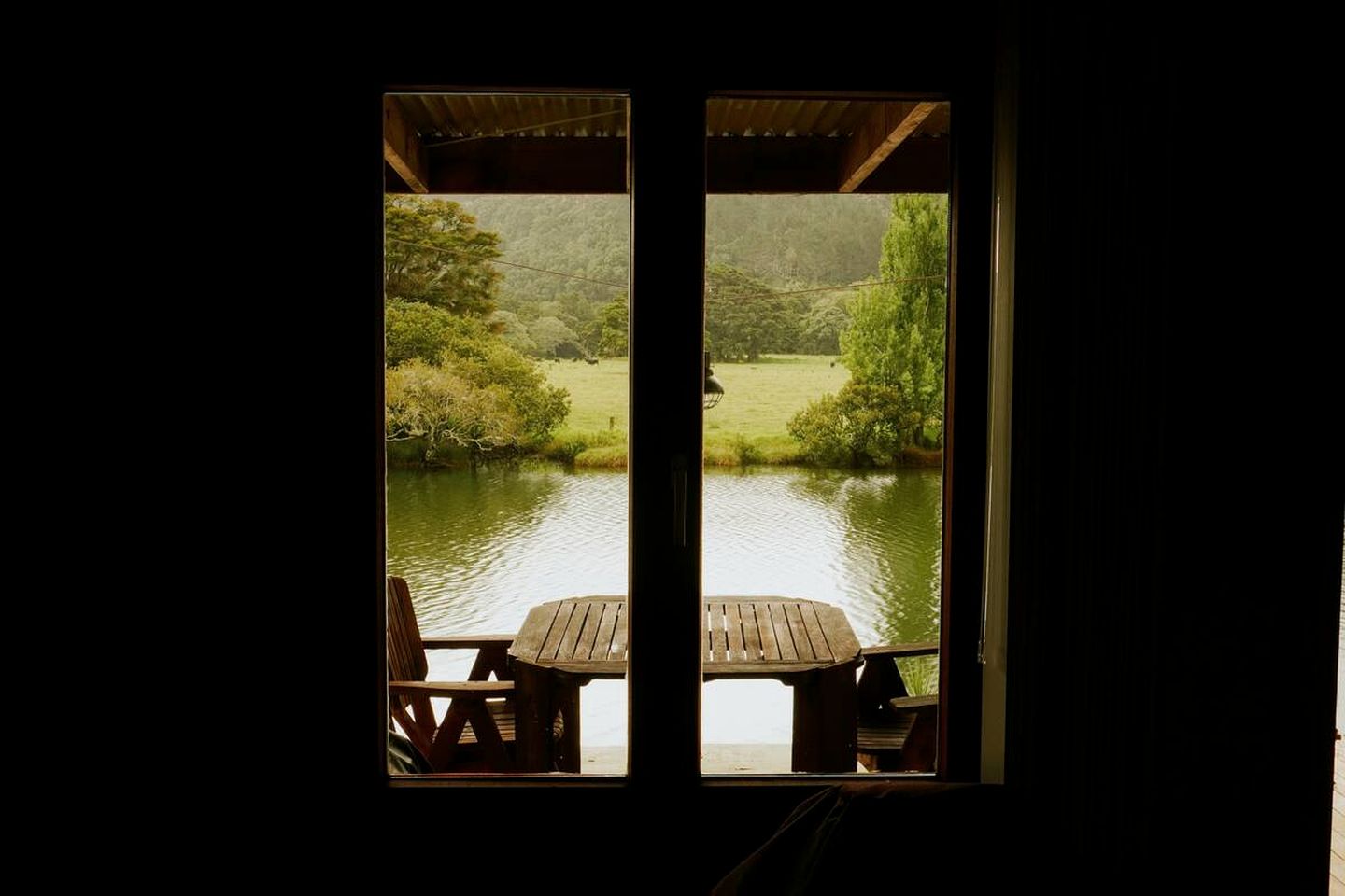 Off-Grid, Waterfront Glamping Cabin with Outdoor Shower and Bathtub, Perfect for a Romantic Escape to Kaeo, New Zealand
