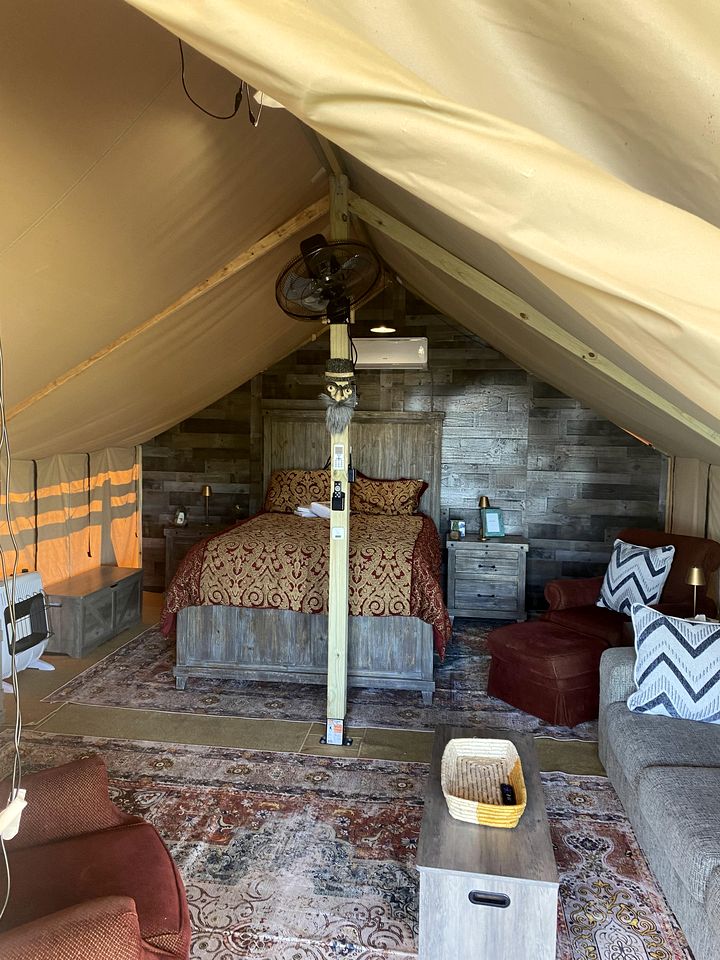 Cozy Safari Tent with Gorgeous Lake Views in Lone Oak, Texas