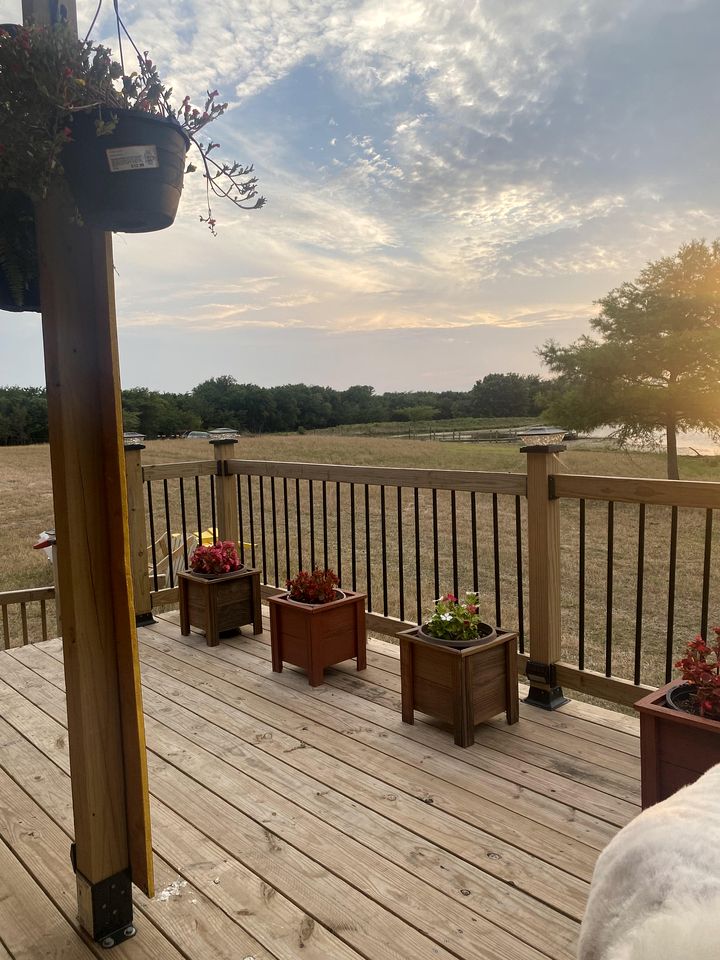 Cozy Safari Tent with Gorgeous Lake Views in Lone Oak, Texas