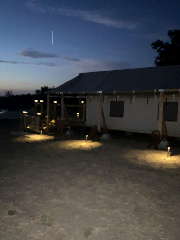 Cozy Safari Tent with Gorgeous Lake Views in Lone Oak, Texas