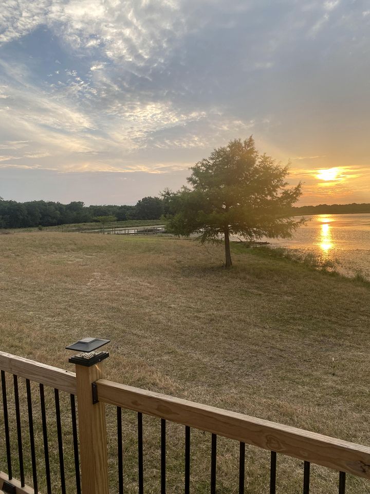 Cozy Safari Tent with Gorgeous Lake Views in Lone Oak, Texas