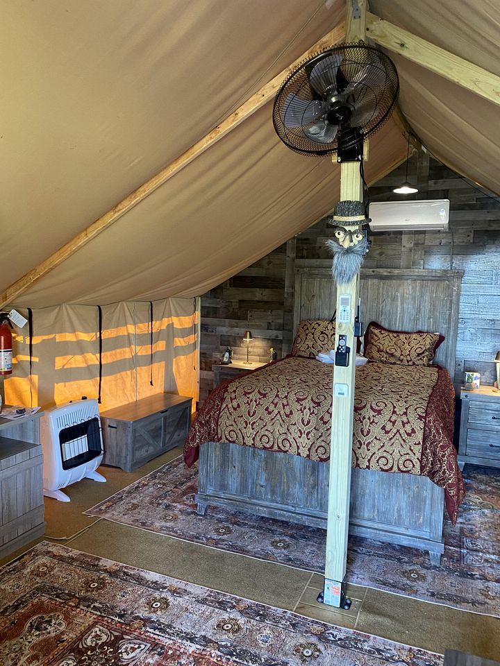 Cozy Safari Tent with Gorgeous Lake Views in Lone Oak, Texas