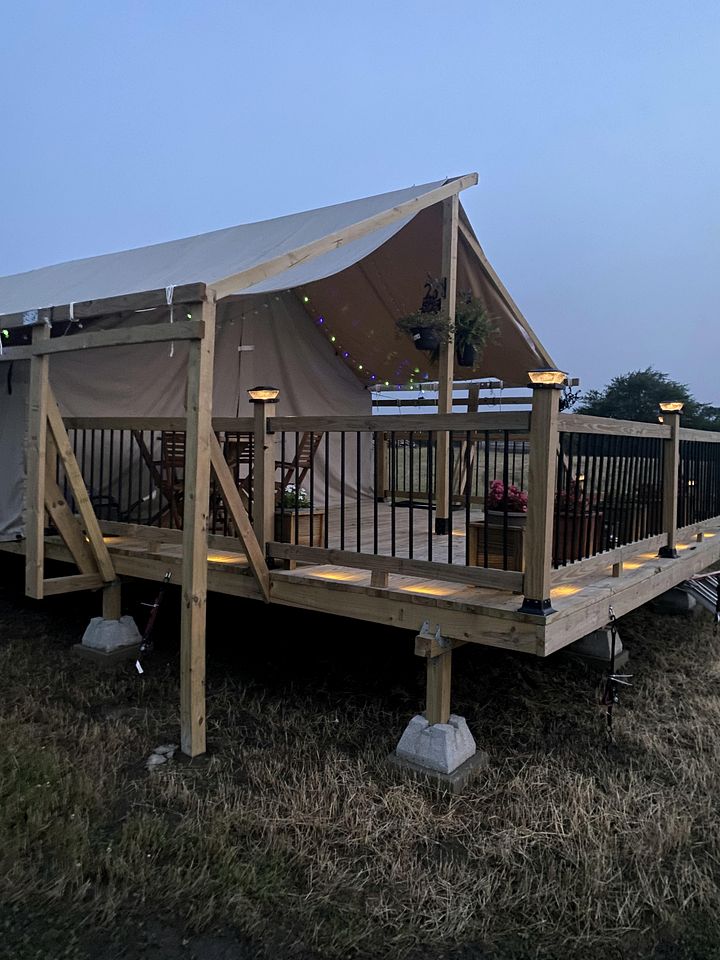 Cozy Safari Tent with Gorgeous Lake Views in Lone Oak, Texas