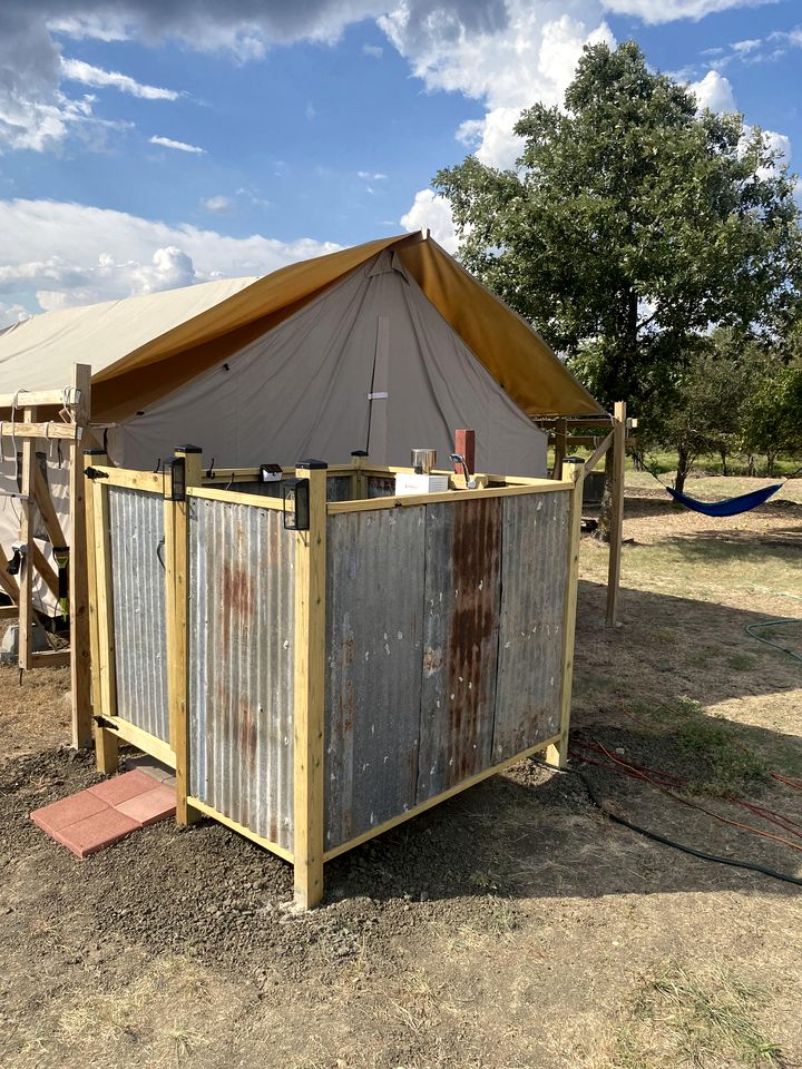 Cozy Safari Tent with Gorgeous Lake Views in Lone Oak, Texas