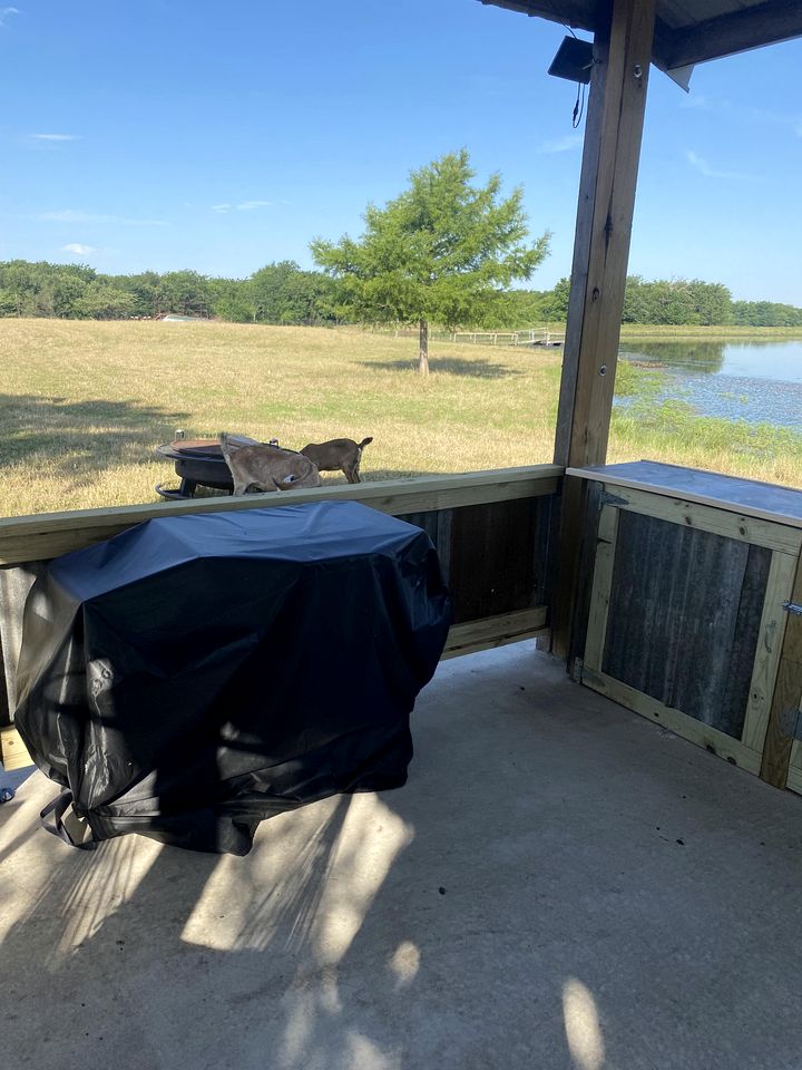 Cozy Safari Tent with Gorgeous Lake Views in Lone Oak, Texas