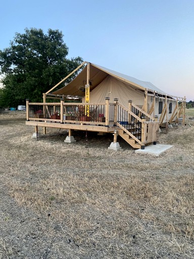 Cozy Safari Tent with Gorgeous Lake Views in Lone Oak, Texas