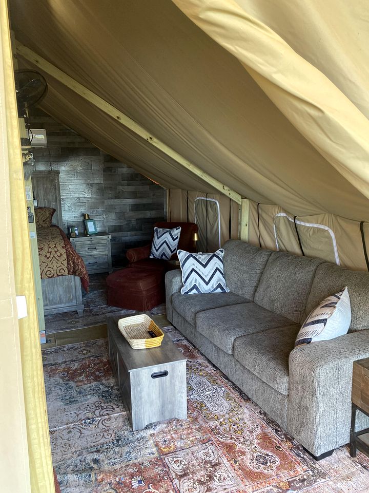 Cozy Safari Tent with Gorgeous Lake Views in Lone Oak, Texas
