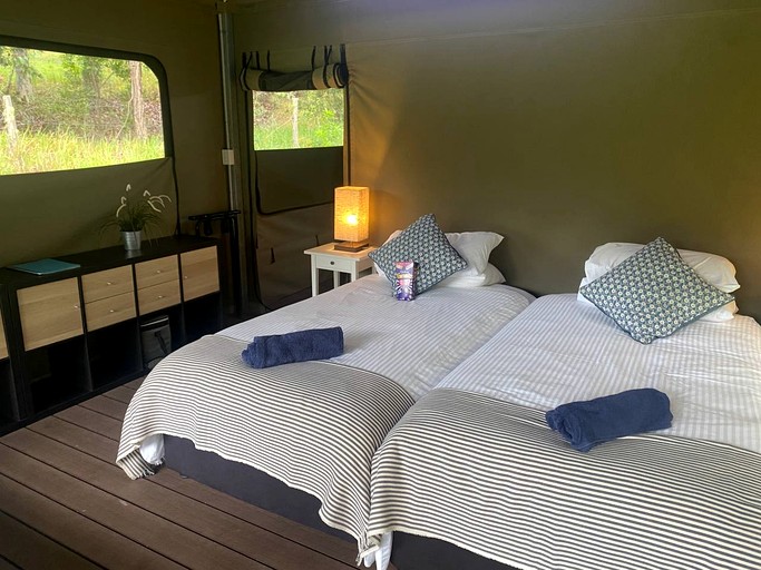 Safari Tents (Australia, --, --)