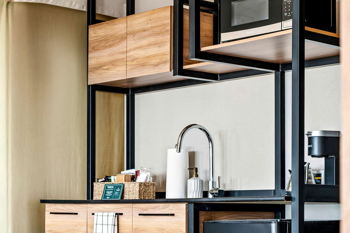 Gorgoeus Glamping Lodge with Spa-Like Bathroom for a Memorable Vacation in Nature in Stonewall, Texas