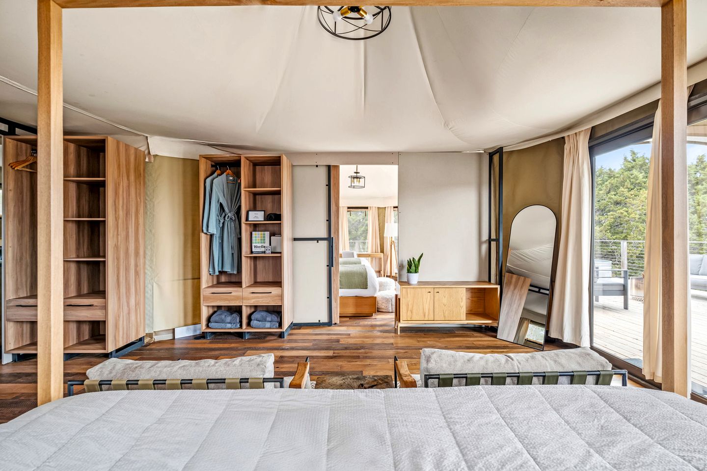 Gorgoeus Glamping Lodge with Spa-Like Bathroom for a Memorable Vacation in Nature in Stonewall, Texas