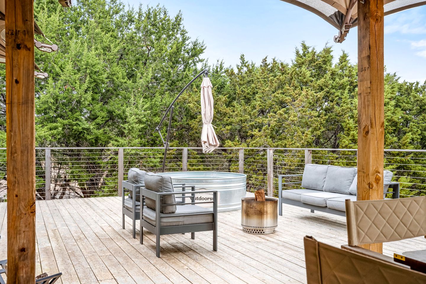 Gorgoeus Glamping Lodge with Spa-Like Bathroom for a Memorable Vacation in Nature in Stonewall, Texas