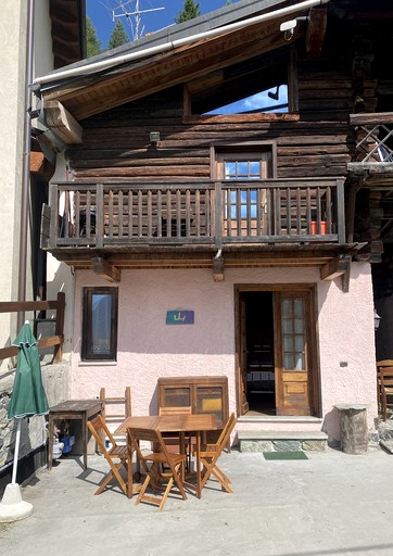 Cabins (Italy, Antagnod, Valle d'Aosta)