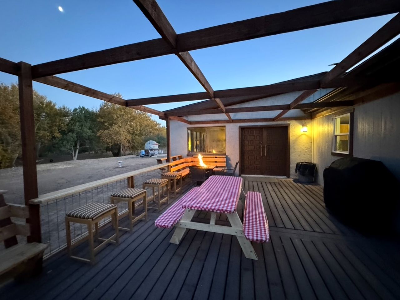 Cozy Creekside Cottage with Deck and Fire Pit in Camp Verde, Arizona