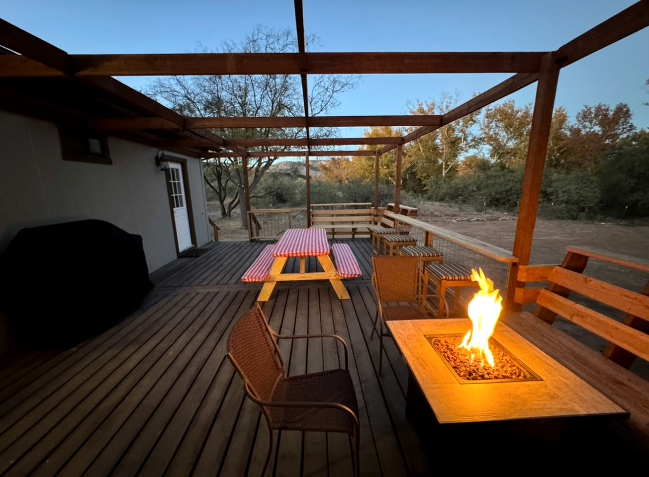 Cozy Creekside Cottage with Deck and Fire Pit in Camp Verde, Arizona