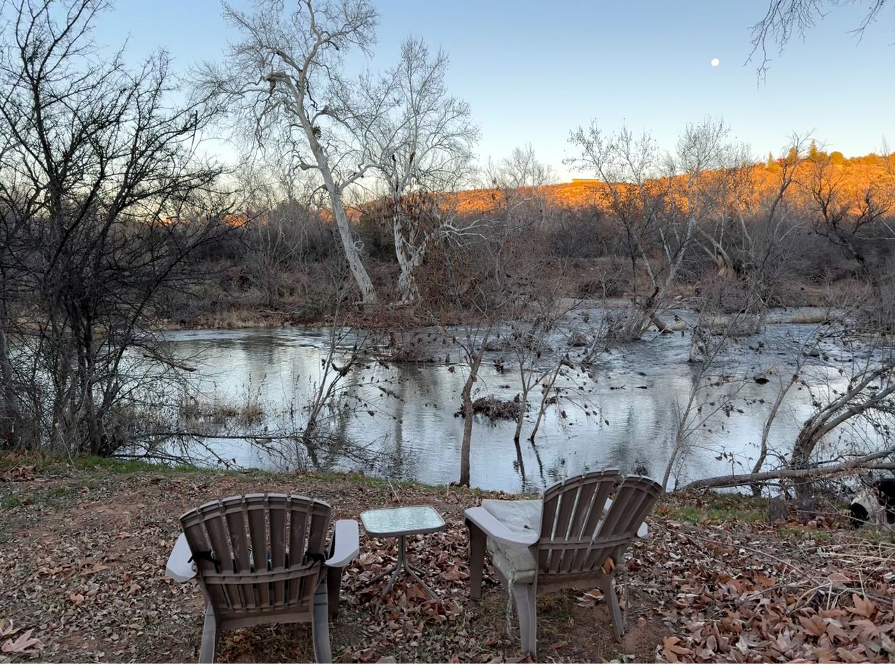 Cozy Creekside Cottage with Deck and Fire Pit in Camp Verde, Arizona