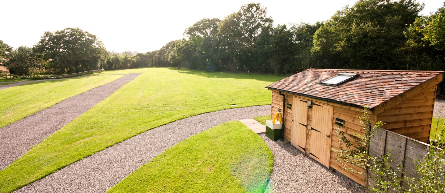 Amazing Vintage Caravan for a Unique Glamping Experience in Rural Worcestershire, England