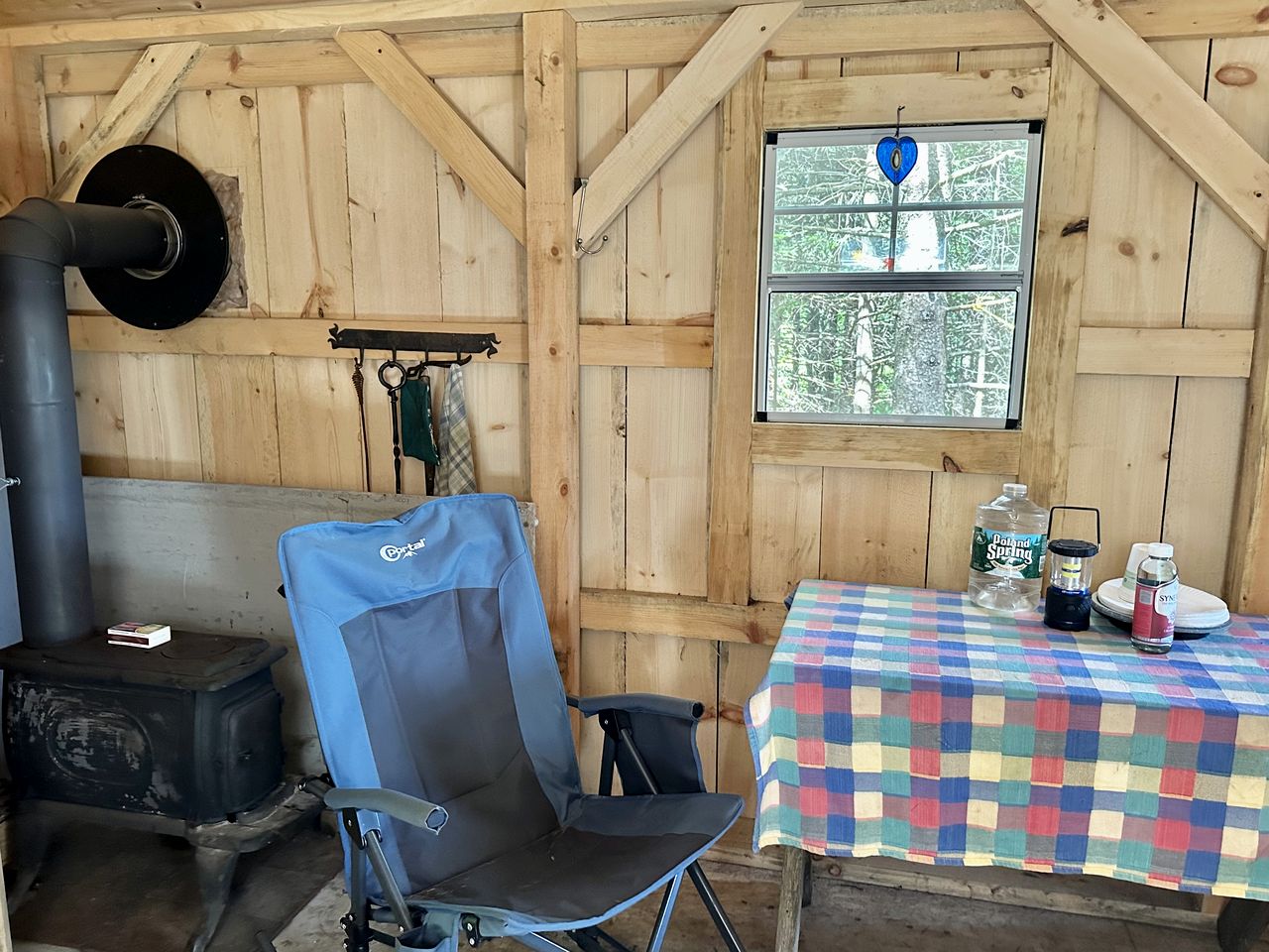 Cozy Off-Grid Cabin with Breathtaking Serene Views for a Peaceful Getaway Surrounded by Nature in Barton, Vermont