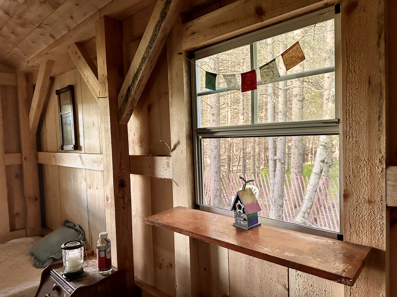 Cozy Off-Grid Cabin with Breathtaking Serene Views for a Peaceful Getaway Surrounded by Nature in Barton, Vermont