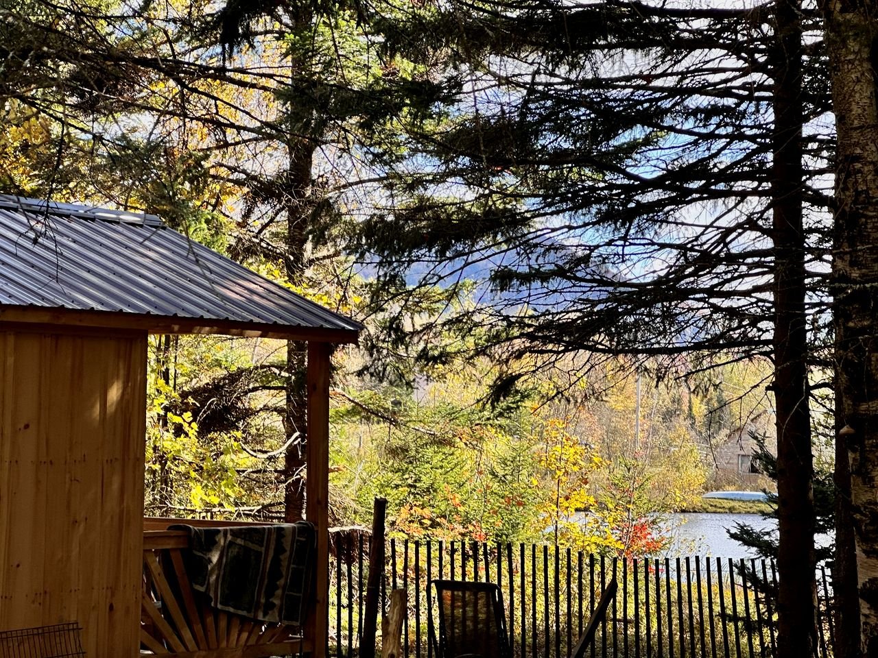 Cozy Off-Grid Cabin with Breathtaking Serene Views for a Peaceful Getaway Surrounded by Nature in Barton, Vermont